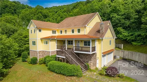 806 Hannah Cove Rd, Canton, NC 28716