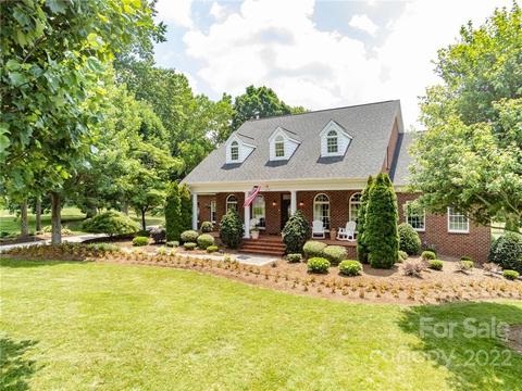 2433 Birdie Ln, Conover, NC 28613 photo 1