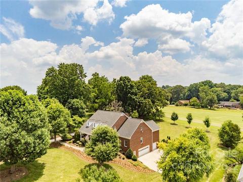 2433 Birdie Ln, Conover, NC 28613 photo 2
