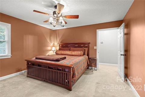 2433 Birdie Ln, Conover, NC 28613 photo 39