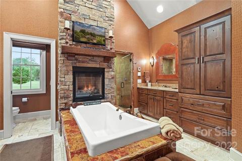 2433 Birdie Ln, Conover, NC 28613 photo 12
