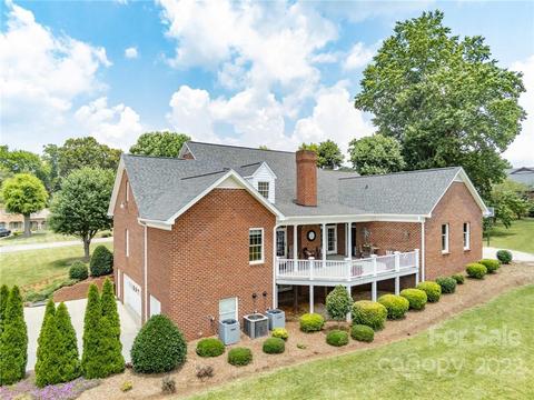 2433 Birdie Ln, Conover, NC 28613 photo 5