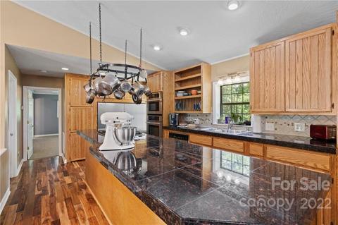 995 Dickinson Dr, Clyde, NC 28721 photo 13