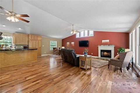 995 Dickinson Dr, Clyde, NC 28721 photo 9