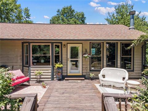 995 Dickinson Dr, Clyde, NC 28721 photo 4