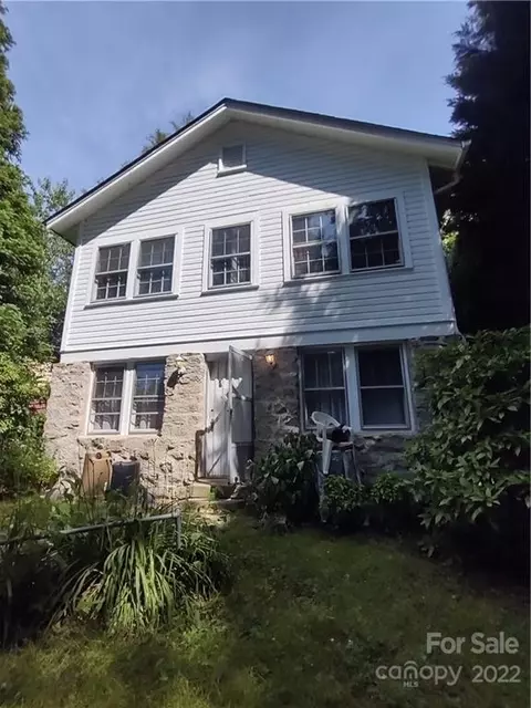 300 Hinson Ter, Saluda, NC 28773