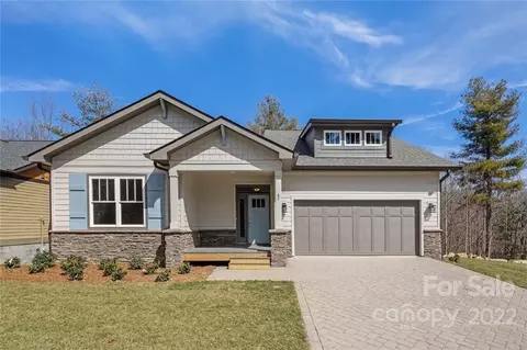 197 Hogans View Cir, Hendersonville, NC 28739