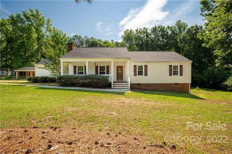 1244 Foxfire Dr, Lancaster, SC 29720 photo 1