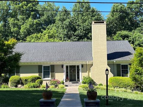 135 Pearson Dr, Morganton, NC 28655 photo 1