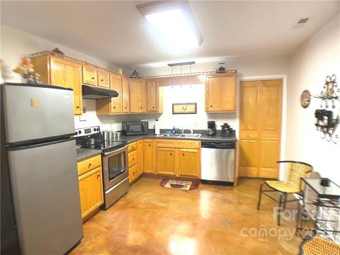 369 Pinecrest Cir, Troy, NC 27371 photo 3