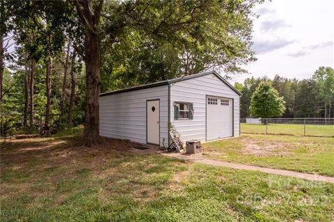 731 Pinehaven Cir, Clover, SC 29710 photo 9