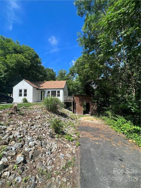 32 Duncan St, Spruce Pine, NC 28777 photo 1