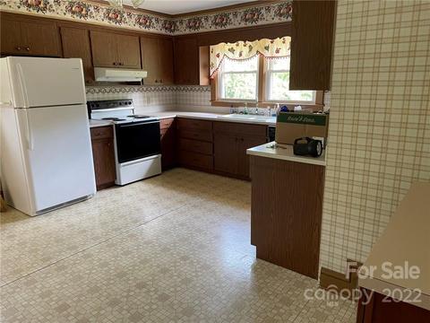 53 E Glenview St, Marion, NC 28752 photo 8