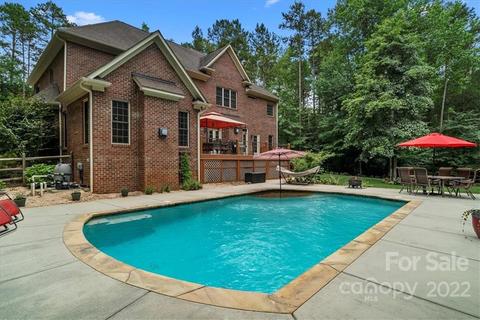 126 Burnell Pl, Davidson, NC 28036 photo 2