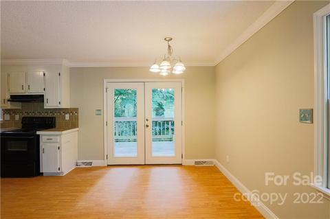 824 E Chestnut St, Stanley, NC 28164 photo 4