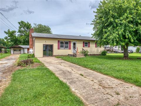 264 Brookside Dr, Canton, NC 28716 photo 2