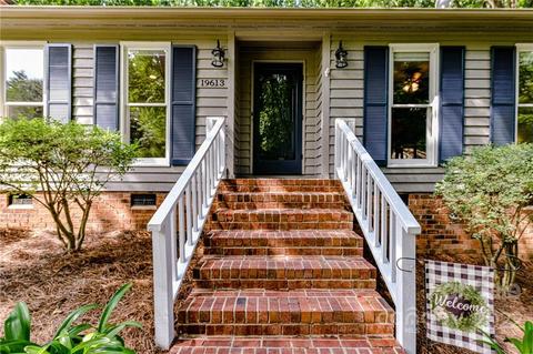 19613 Shevington Dr, Cornelius, NC 28031 photo 6
