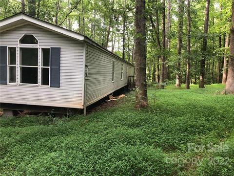 1280 Woodridge Dr, Clover, SC 29710