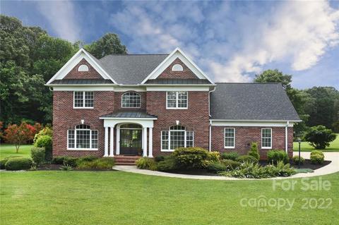 2439 Eagle Dr NE, Conover, NC 28613 photo 1