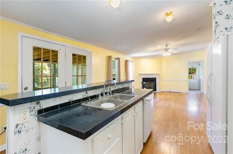 3838 River Rd, Hickory, NC 28602 photo 10