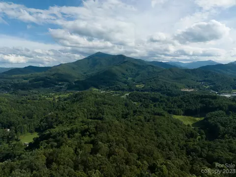 000 Mountain View Rd, Burnsville, NC 28714