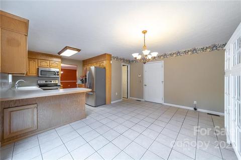 3446 Raintree Dr, Hudson, NC 28638 photo 8