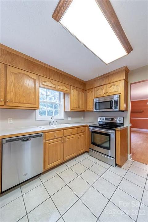 3446 Raintree Dr, Hudson, NC 28638 photo 9