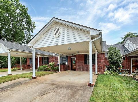 19988 Oak Leaf Cir, Cornelius, NC 28031 photo 1