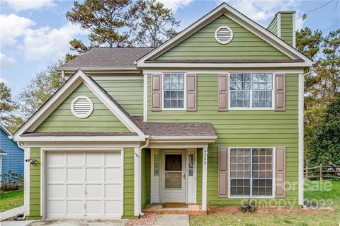 8500 Red Setter Ln, Charlotte, NC 28227
