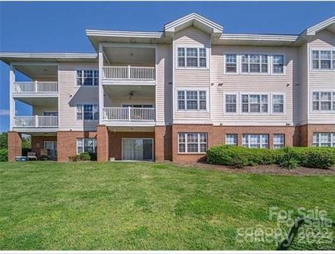 9045 Meadow Vista Rd, Charlotte, NC 28213