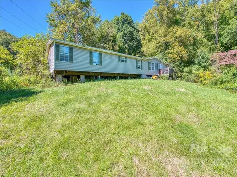 124 Oconeechee Rd, Clyde, NC 28721 photo 3