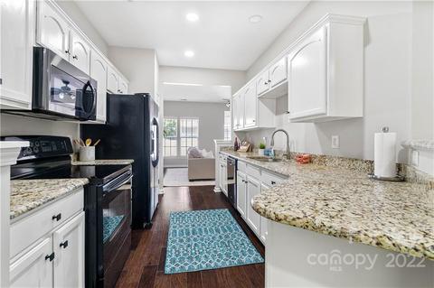 9560 Glenashley Dr, Cornelius, NC 28031 photo 5