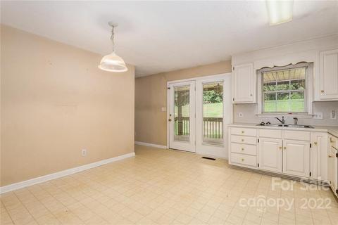 247 Cedar Forest Loop, Hickory, NC 28601 photo 10