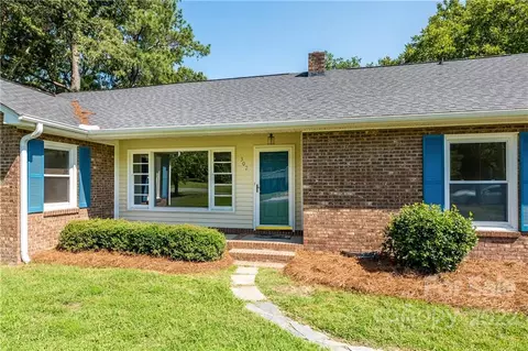 302 Faculty Dr, Wingate, NC 28174 photo 2