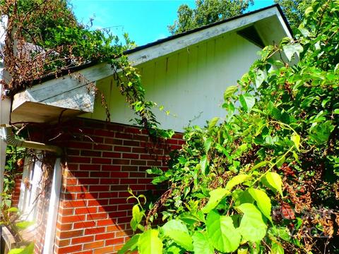 337 Phillips Ln, Spruce Pine, NC 28777 photo 2