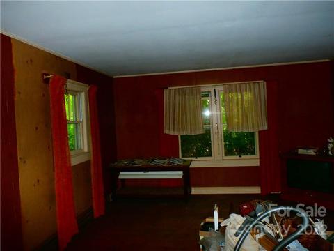 337 Phillips Ln, Spruce Pine, NC 28777 photo 4