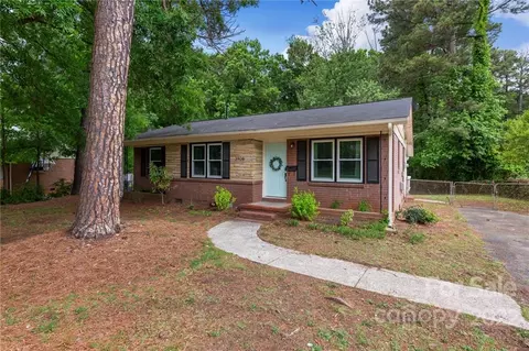 3908 Litchfield Rd, Charlotte, NC 28211