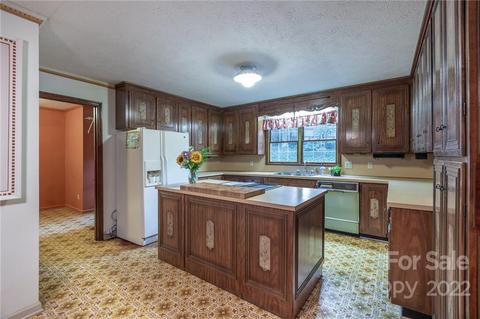 231 Davis Dr, Morganton, NC 28655 photo 6
