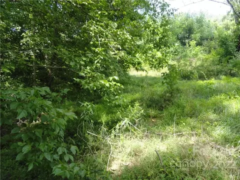 34 Js Mcmann Dr, Marion, NC 28752 photo 2