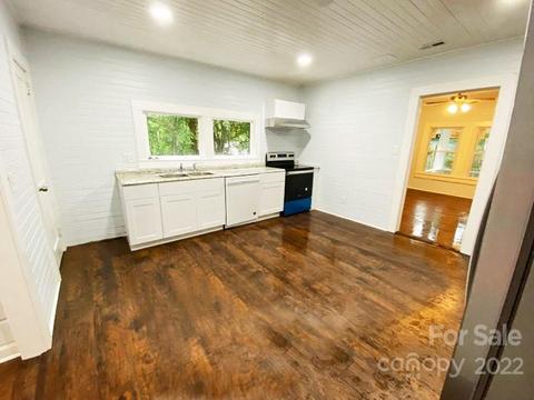 213 S York St, Lancaster, SC 29720 photo 4