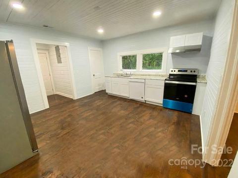 213 S York St, Lancaster, SC 29720 photo 3
