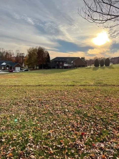 4000 Plantation 9 Dr #9, Morganton, NC 28655