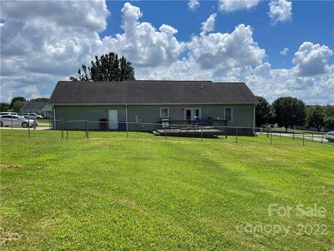 1374 Pear Dr, Conover, NC 28613 photo 4