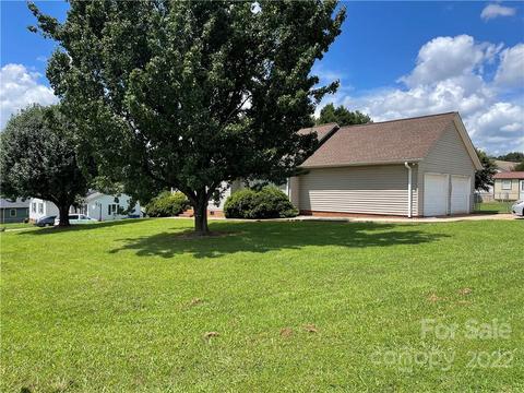 1374 Pear Dr, Conover, NC 28613 photo 3