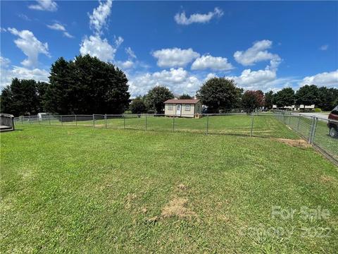 1374 Pear Dr, Conover, NC 28613 photo 7