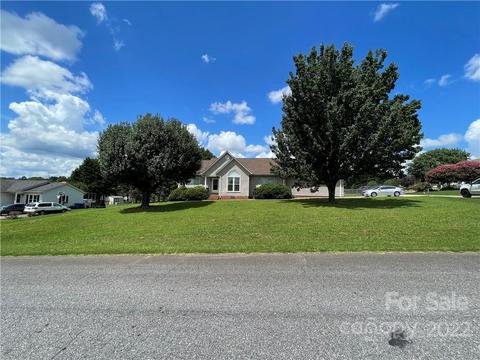 1374 Pear Dr, Conover, NC 28613 photo 2
