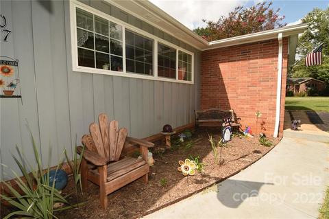 907 15th St, Conover, NC 28613 photo 4