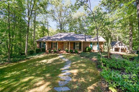 5585 Castle Rd, Concord, NC 28027 photo 2
