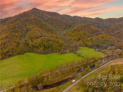 65 Lucille Ln, Burnsville, NC 28740