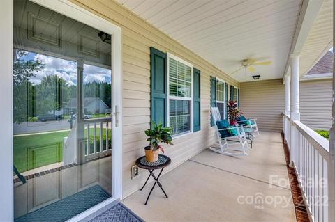 547 Pennyfields Ln, Clover, SC 29710 photo 2